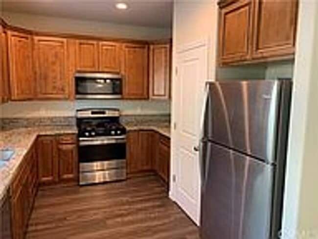Building Photo - BEAUTIFUL  3  BEDROOM 2 BATH  HOME!