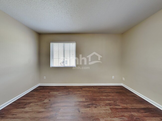 Building Photo - 221 Timberwood Dr