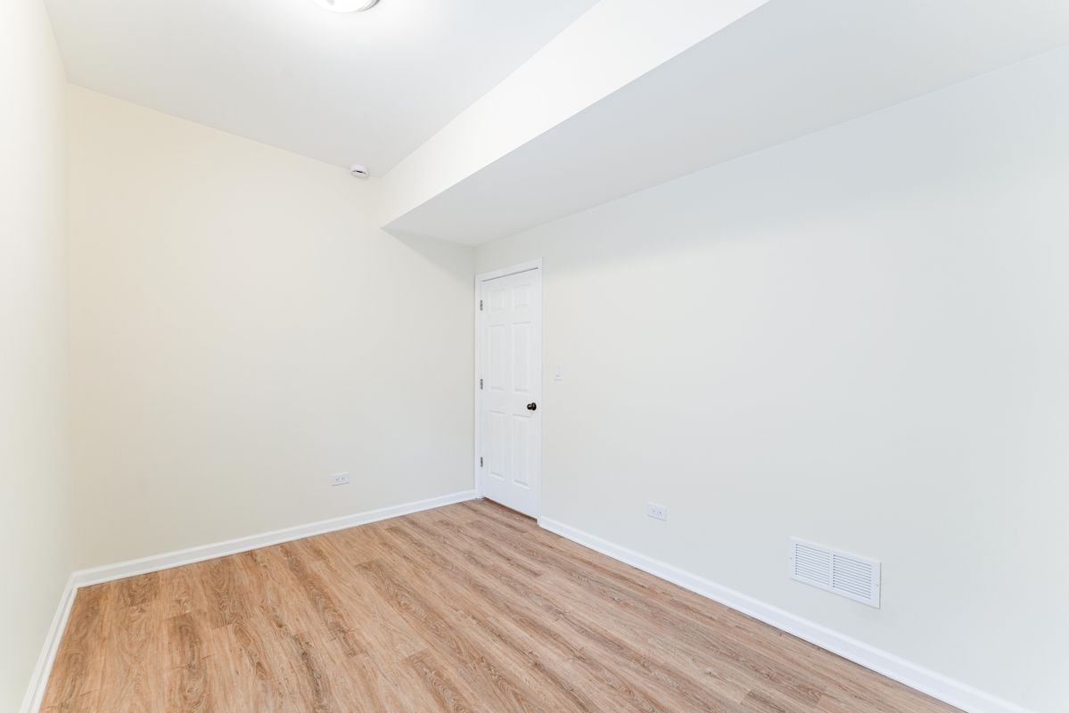 Building Photo - 5025 W Huron St