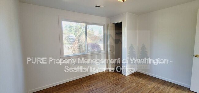 Building Photo - 10522 Addison St SW