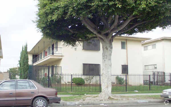 Primary Photo - 10231 Woodworth Ave