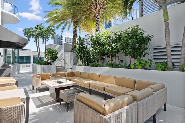 Building Photo - 100 E Las Olas Blvd