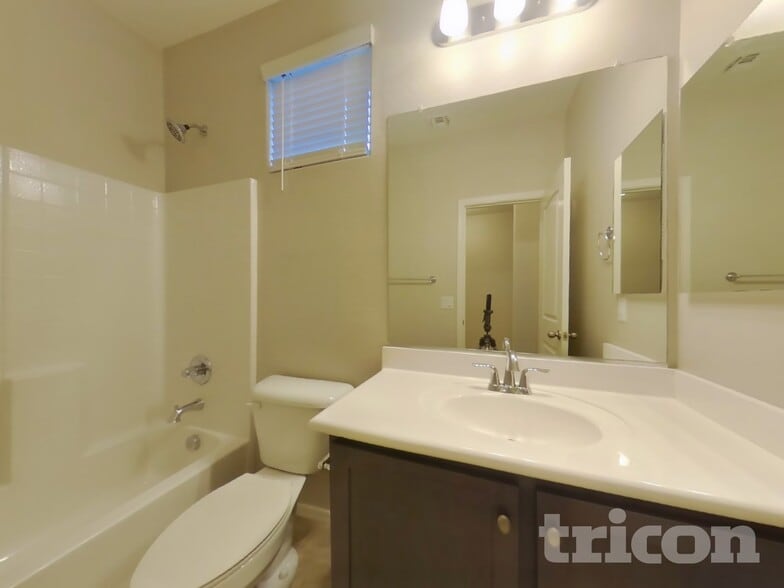 Building Photo - 17762 Via Luna Dr