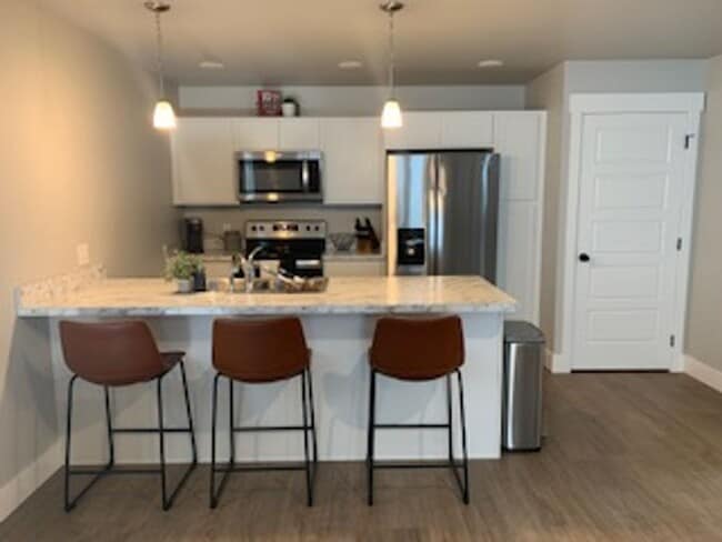 Building Photo - Elysian Road Triplex
