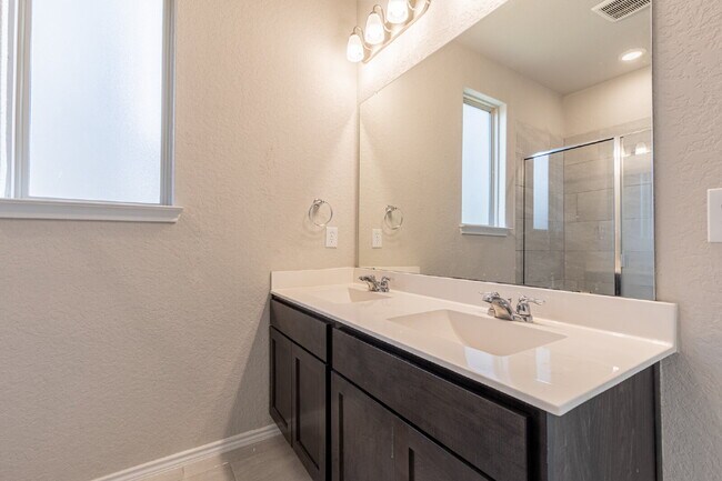 Building Photo - 10110 Jardin Verde