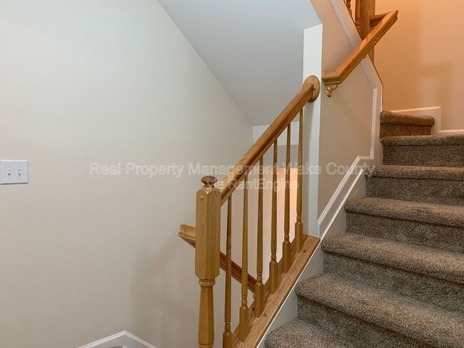 Building Photo - 2225 Raven Rd