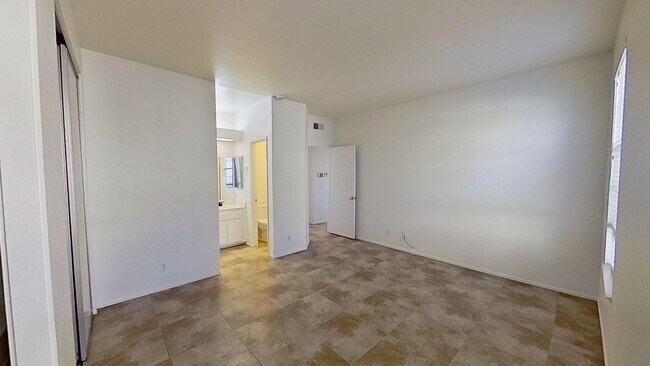 Building Photo - 33 Santa Agatha