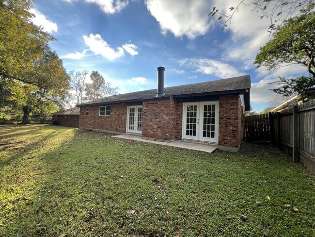 Building Photo - Beautifully Renovated 3BR Home in a Quiet Baton Rouge Neighborhood