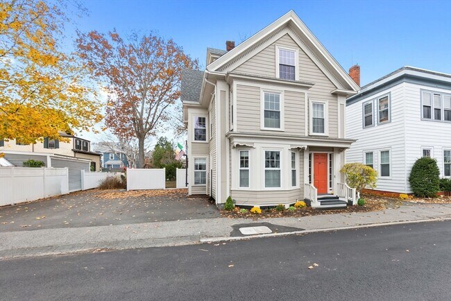 Building Photo - 23 Thorndike St