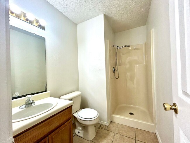 Building Photo - Elkins! 3 bed 2 bath with a huge fenced back yard