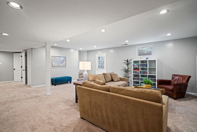 Building Photo - 5191 Linnean Terrace NW