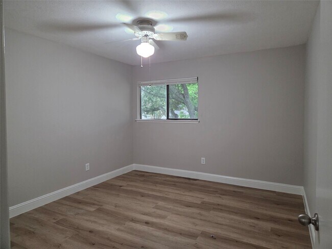 Building Photo - 14718 Earlswood Dr