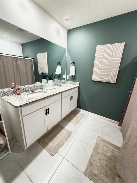 Building Photo - 512 Lily Ln