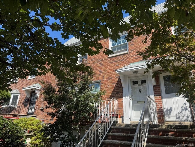 Primary Photo - 80-05 165th St