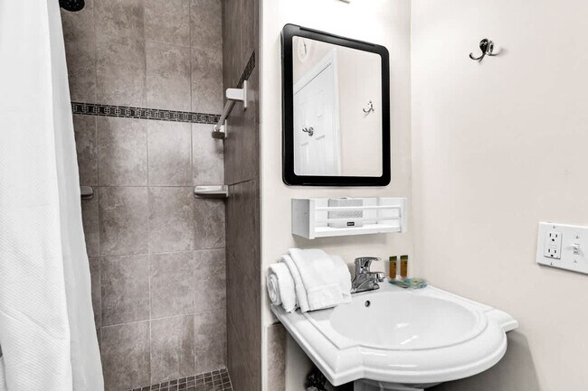 Building Photo - 3624 SW 22nd St