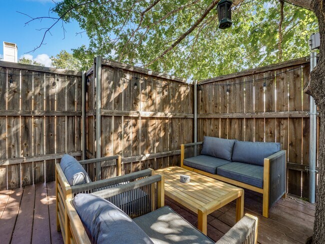 Building Photo - 4219 Bendwood Ln