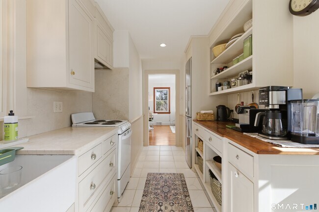 Building Photo - 12 Flanders Rd