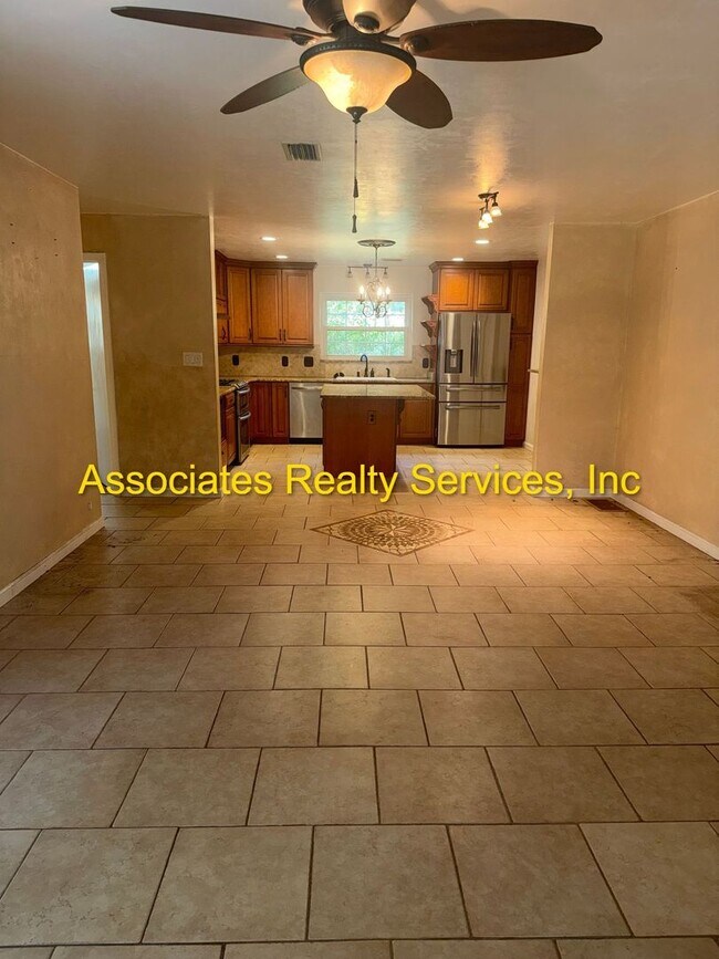 Building Photo - COMING SOON!!! Beautiful 4bed/3bath Corner Lot in Suburban Heights