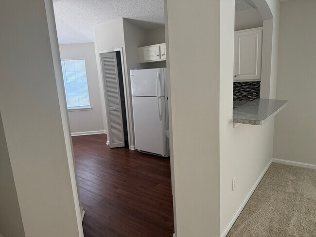 Building Photo - 5550 Oak Crossing Dr