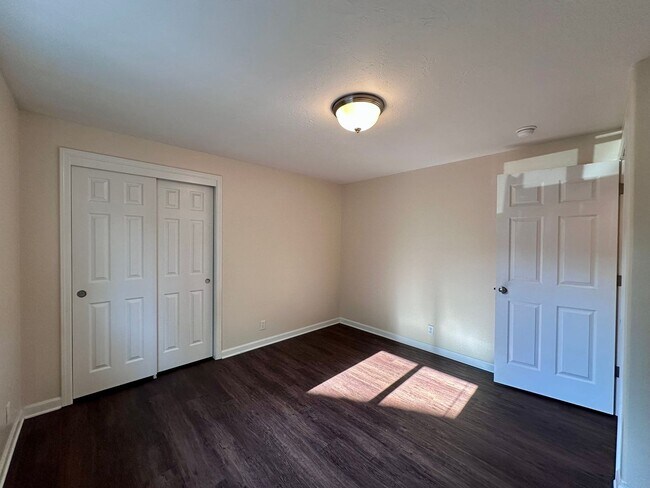 Building Photo - 6204e