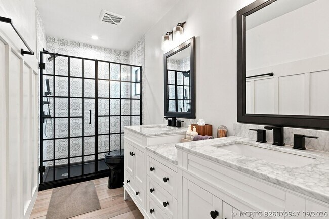 Building Photo - 14902 Paddock Dr