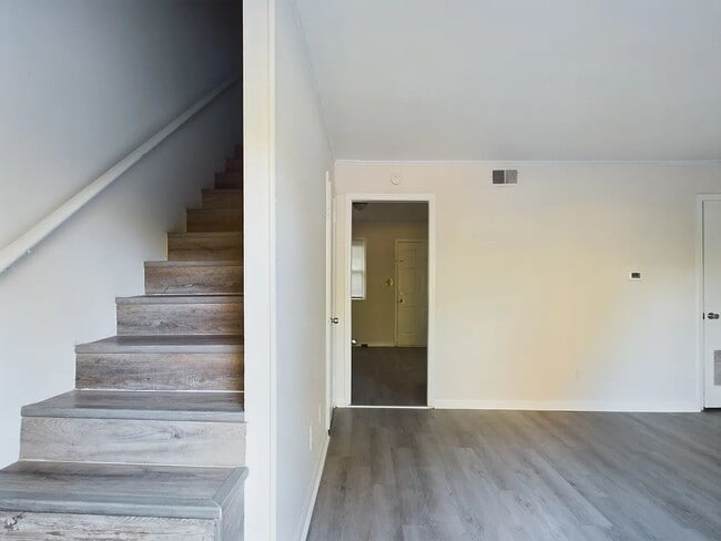 Building Photo - 622 Eastview Ct