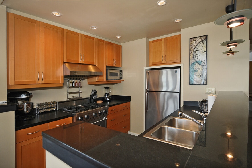 Building Photo - 1966 Harvard Ave E