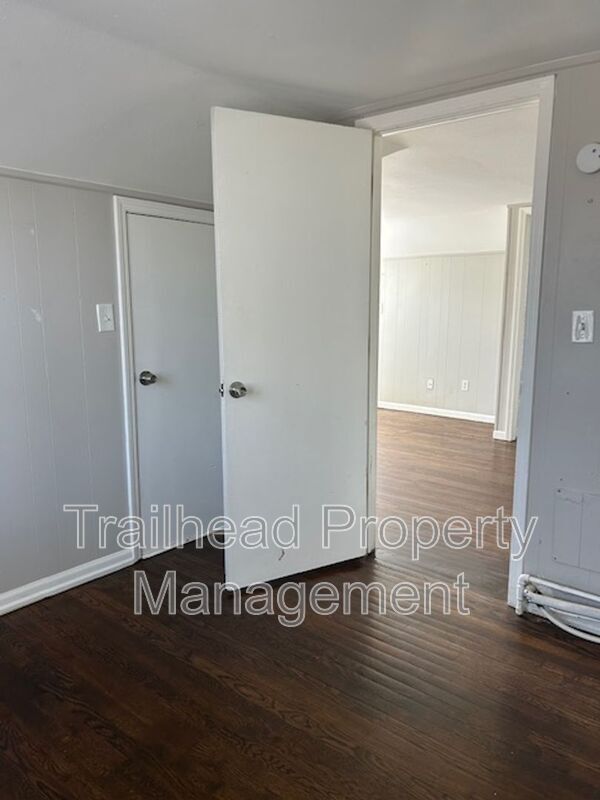 Building Photo - 2104 S Norwood Ave