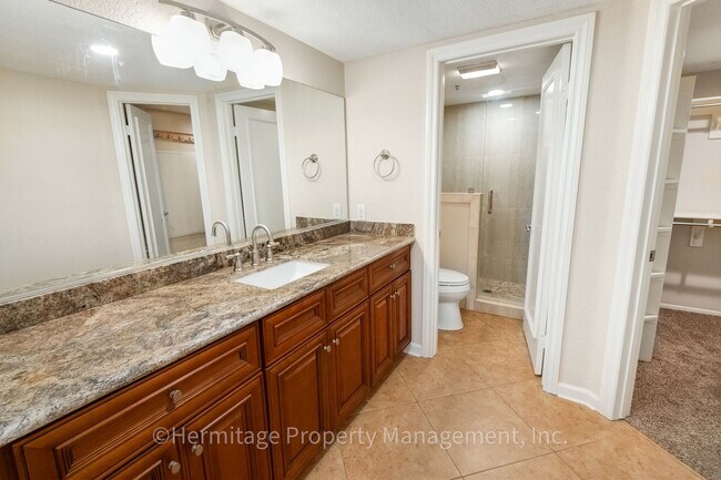 Building Photo - 1 Bedroom Tustin Condo for Lease - Great L...
