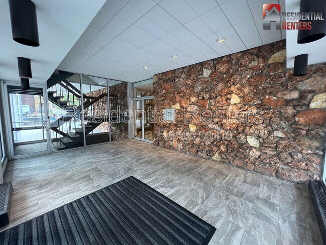 Building Photo - 1707 N Prospect Ave
