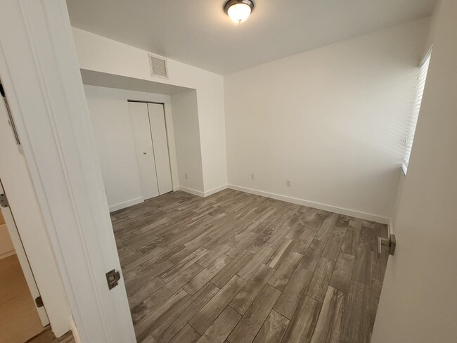 Building Photo - 551 Michigan Ave