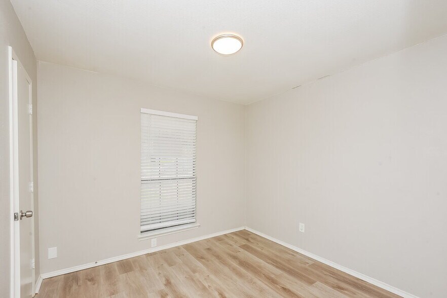 Building Photo - 6221 Valley Forge Ct