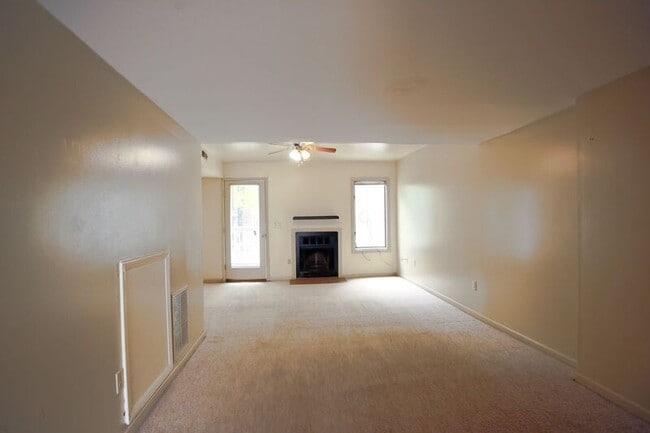 Building Photo - 1303 Wertland St