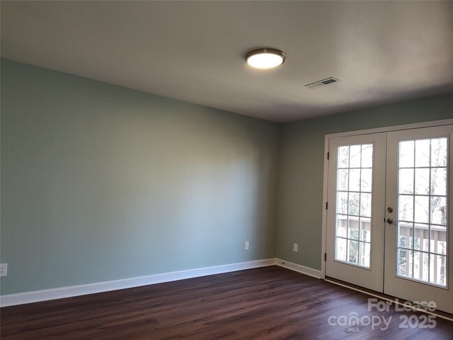 Building Photo - 5206 Dunrobin Ln