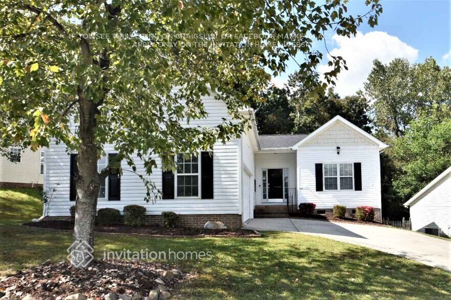 Primary Photo - 737 Continental Dr