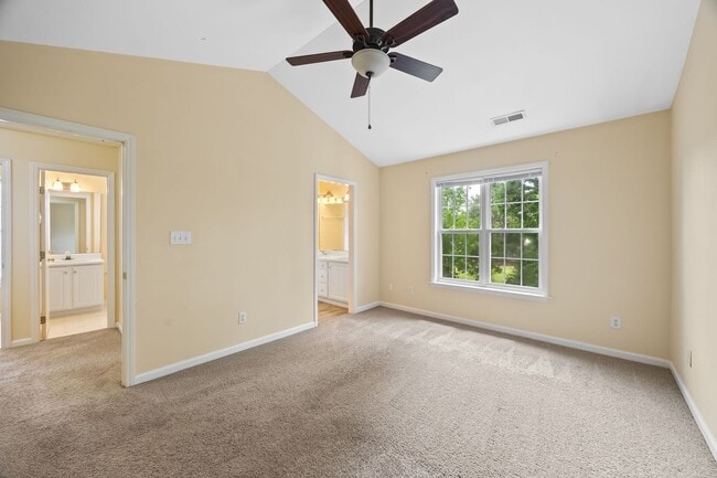 Building Photo - Three Bedroom Home!