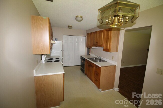 Building Photo - 72 Windwood Dr