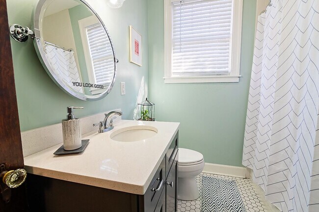 Building Photo - Bull St Bungalow