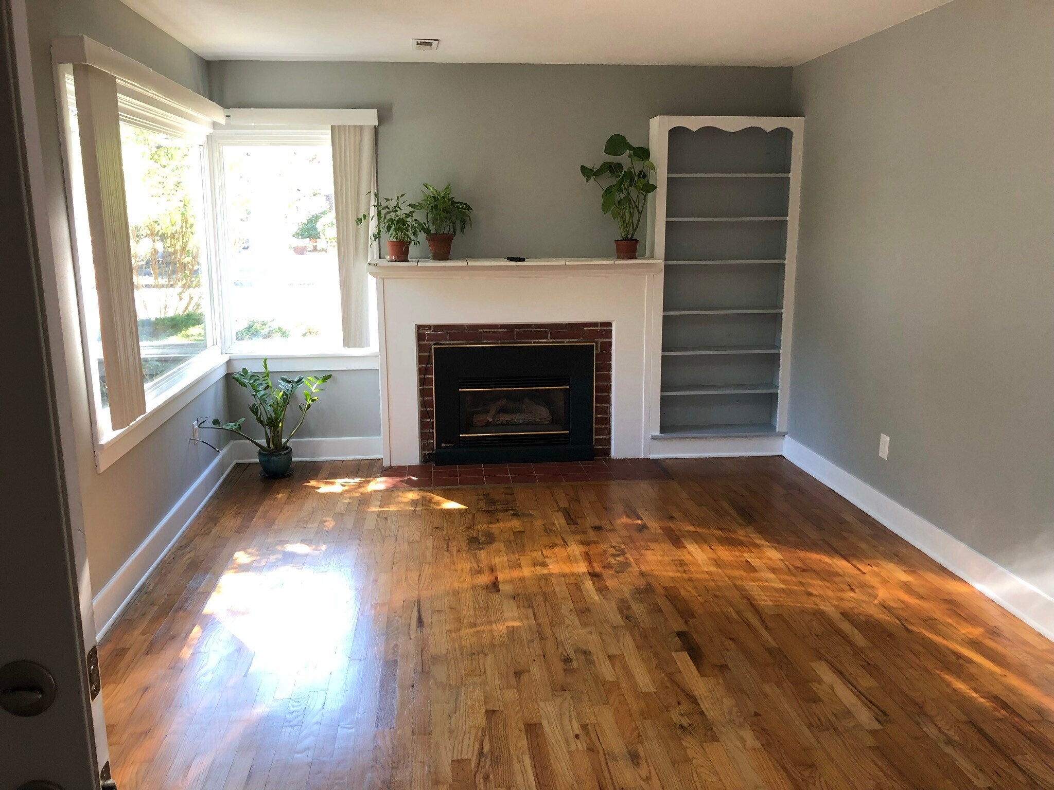Living room - 1420 6th Ave SW