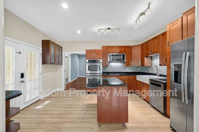 Building Photo - 8513 Thomas Dr