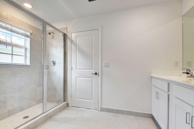 Building Photo - 6875 Broadwater Ln