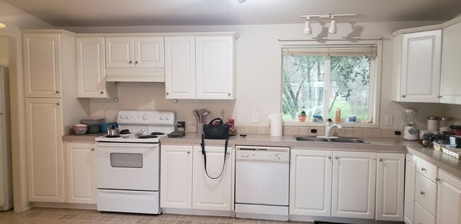 Building Photo - 315113thstreet.is4lease.com