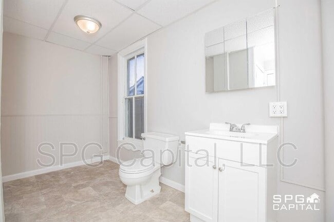Building Photo - 427 Hood St
