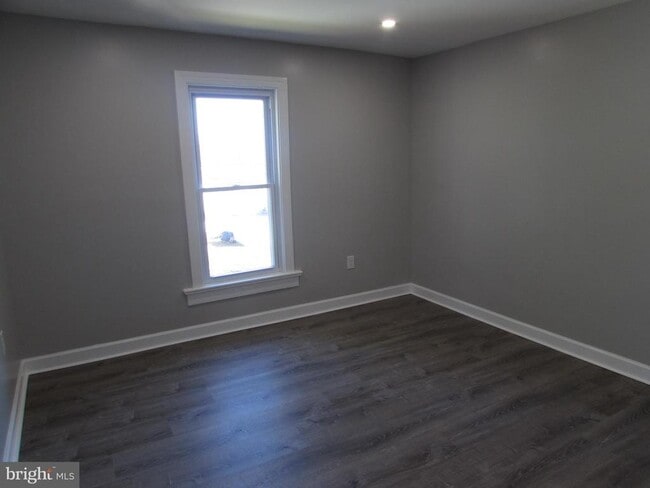 Building Photo - 8700 Maple Ave