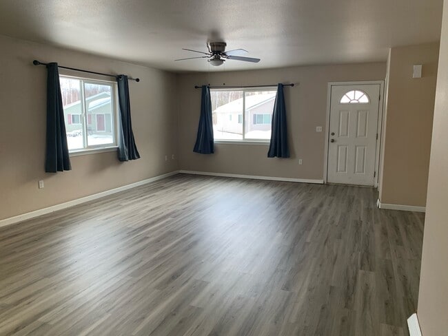 Building Photo - 2335 W Eagles Nest Cir