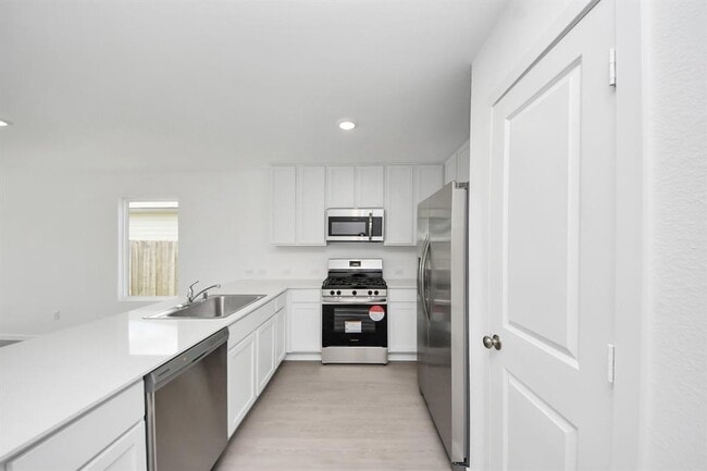 Building Photo - 25524 Roy Rogers Rd