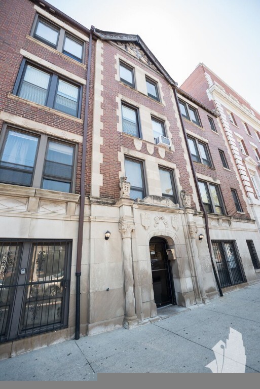 Building Photo - 3346 N Marshfield Ave