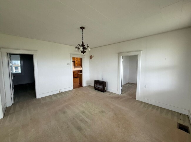 Building Photo - Charming Country Farmhouse in Elberta!