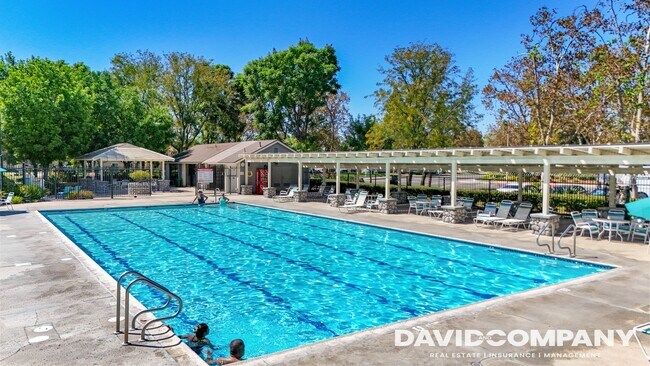 Building Photo - 2840 Oak Creek Dr