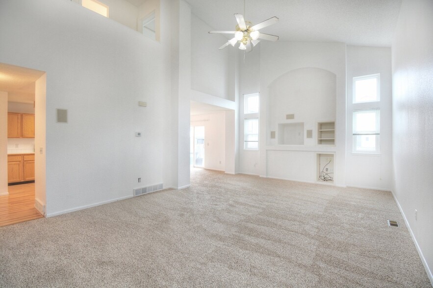 Building Photo - 2024 Hibbard Ln